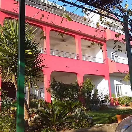 Apartment Mare - 30 M From Pebble Seget Vranjica