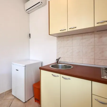 Mare - 30 M From Pebble Apartment *