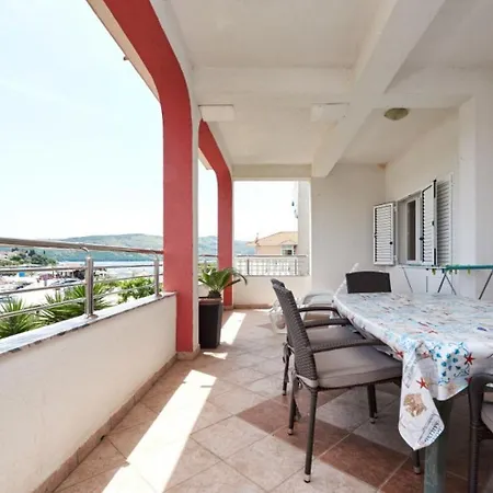Mare - 30 M From Pebble Apartment *