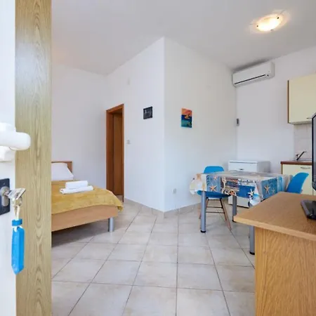 Apartment Mare - 30 M From Pebble *