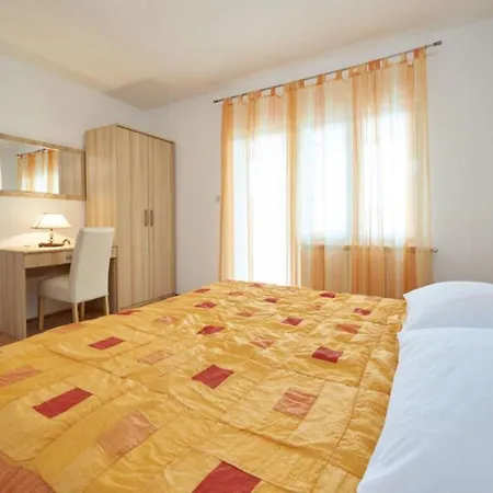 Mare - 30 M From Pebble Seget Vranjica