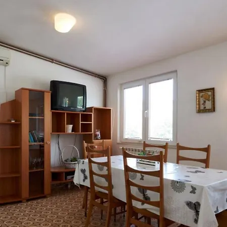 Mare - 30 M From Pebble Seget Vranjica