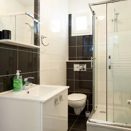 Mare - 30 M From Pebble Apartment *