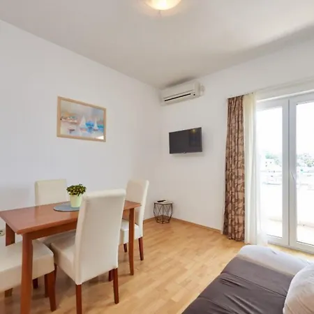 Mare - 30 M From Pebble Seget Vranjica