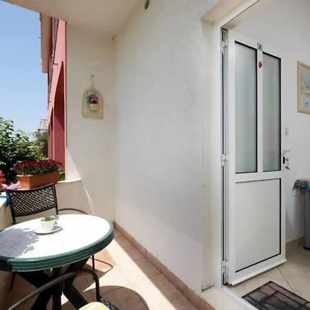 Mare - 30 M From Pebble * Seget Vranjica