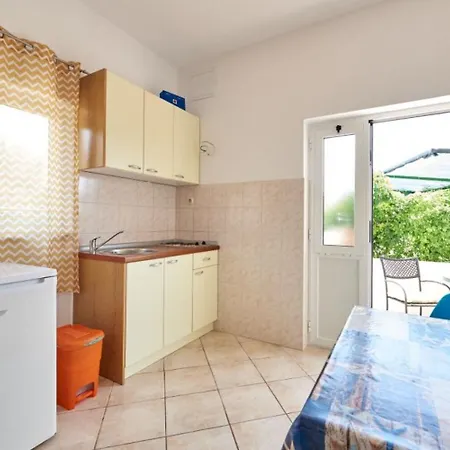 Mare - 30 M From Pebble Apartment *