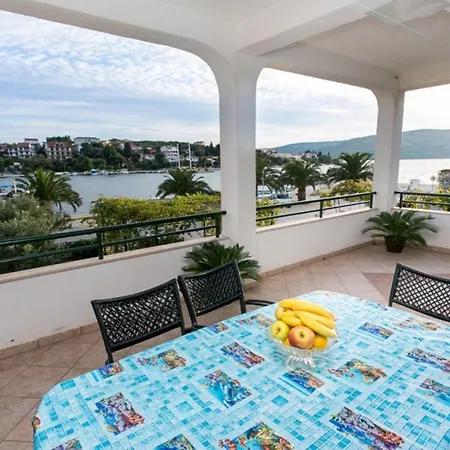 Mare - 30 M From Pebble Apartment *