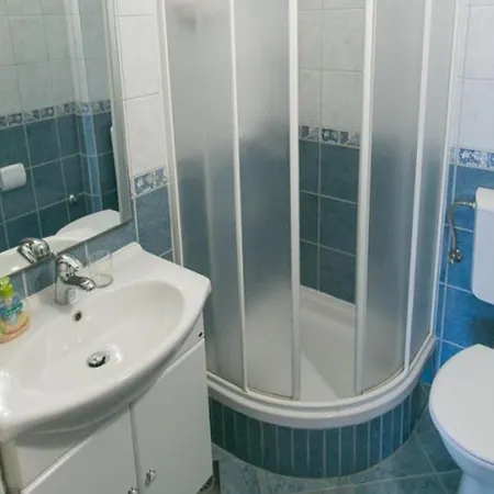 Mare - 30 M From Pebble Apartment Seget Vranjica