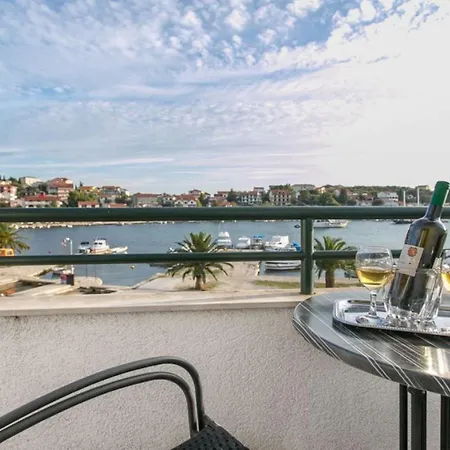 Mare - 30 M From Pebble Apartment *
