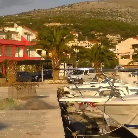 Mare - 30 M From Pebble Apartment Seget Vranjica